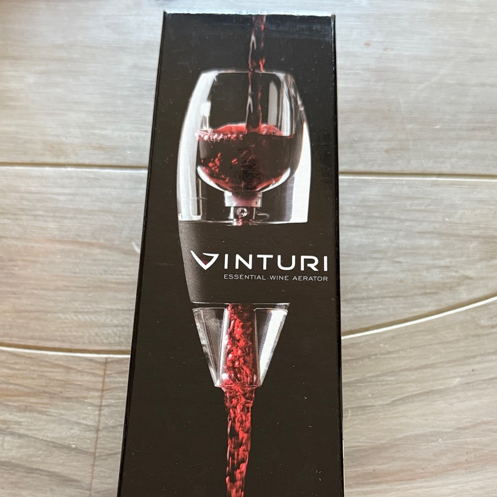 Essential Wine Aerator - Black